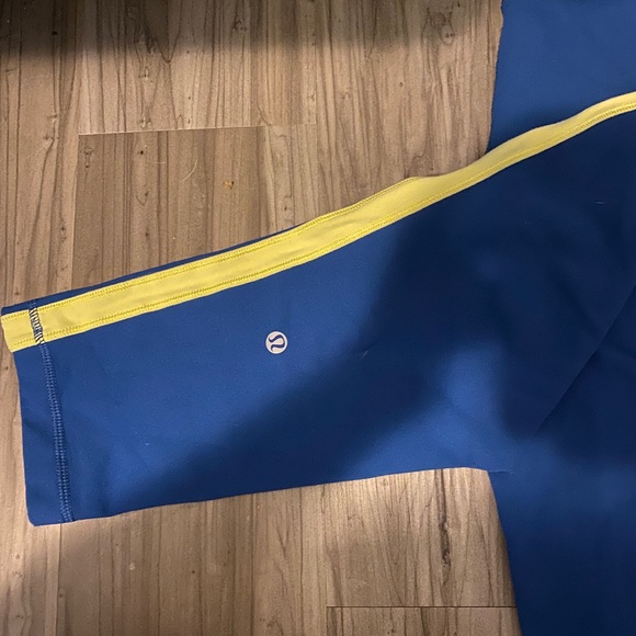 Lululemon cross waist cropped leggings - Picture 4 of 4